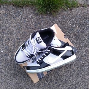 Nike SB Dunk Low " Concord"